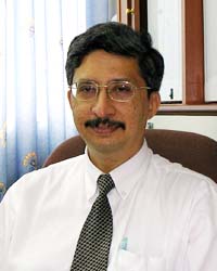 Dr. P. Srinivas, spesialis paru di Gleneagles Penang